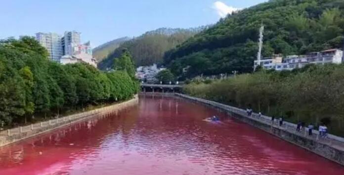 廣西百色河水一夜變紅