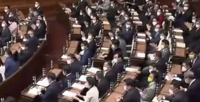 ��ɫ��������ֹ�χ��ؕ��L�뾳